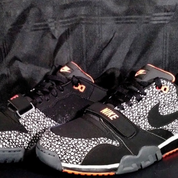 nike air trainer 1 low st black safari